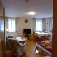 Ferienwohnung „Rivaner“: Wohnzimmer